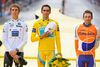 Tour de France-podiet 2010 med vinder Alberto Contador i gult og Andy Schleck, til venstre, og Denis Menchov til højre. Først blev Contador frataget sejen på grund af doping, og nu er Menchovs tredjeplads også frataget ham. Foto: Alain Mounic/AP