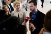 Helle Thorning-Schmidt (S) og Morten Østergaard (R) taler med pressen efter et besøg på Aalborg Universitetshospital.