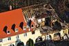 Et oversigtsbillede af huset i Zwickau i det tidligere DDR. Ifølge politiet satte Beate Zschäpe ild til huset, hvorefter hun flygtede. Senere meldte hun sig til politiet. Nu skal hun for retten. Foto: AP
