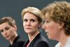 Regeringsindgreb i skolekonflikten præsenteres af statsminister Helle Thorning-Schmidt, børne- og undervisningsminister Christine Antorini og beskæftigelsesminister Mette Frederiksen.