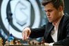 Søndagens sejr bringer Magnus Carlsen op på i alt ti VM-titler i de forskellige skakdiscipliner, hvilket også er rekord. Foto: Anton Vaganov/Reuters