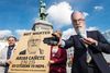 Også kommissæren for klima og energi, spanieren Miguel Arias Cañete, har fået hårde ord med på vejen.