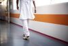 Flere og flere lægefaglige organisationer har trukket sig fra arbejdsgruppe, der skulle udarbejde ny vejledning for ikke-medicinsk omskæring af drengebørn. Onsdag aften er det Dansk Pædiatrisk Selskab, der trækker sig fra gruppen. Arkivfoto: Ida Guldbæk Arentsen/Ritzau Scanpix