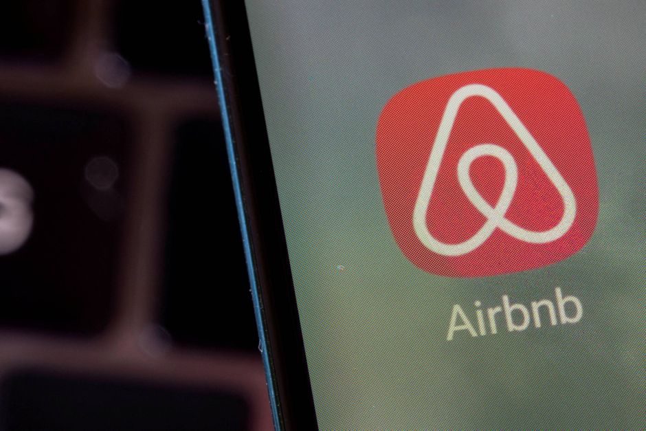 At håndtere tigger Magtfulde Airbnb forbyder fester i udlejningsboliger overalt i verden