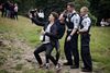 Politiet, samaritter og natteravnene var talstærkt til stede ved årets første fest for gymnasieelever i Dyrehaven. Kun få hundrede unge dukkede op, men fredag ventes et stort rykind af tusinder af unge. Foto: Martin Lehmann