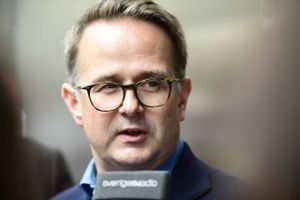 Den norske forligsmand varsler, at han »nok vil indkalde parterne om ikke så længe«. Det sker bl.a., efter at danske DI sammen med SAS forsøger at få piloterne til at tegne samlet overenskomst. 