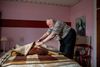 79-årige Ole Aastad i Slangerup får ingen kommunal hjælp til rengøring, selv om han har været indlagt med hjerneblødning og bor alene. Foto: Lars Krabbe