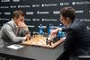 Til lørdagens parti havde Magnus Carlsen fundet de lange underhylere frem. Foto: Terje Bendiksby/Ritzau Scanpix