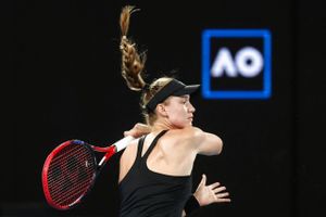 For første gang er Elena Rybakina, der vandt Wimbledon sidste år, videre til semifinalen i Australian Open.