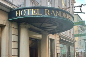 Efter et par svære år med millionunderskud og coronanedlukninger har Hotel Randers genfundet formen og vækster på bundlinjen. 