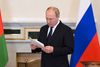 Putin må nu se på et kort med hundredvis af ekstra grænsekilometer til Nato-lande. Sputnik/Maxim Blinov/Kremlin via REUTERS