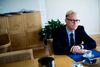 »Der er ingen, der ønsker mere end mig at komme til bunds i denne sag. Jeg har derfor i dag talt med Statsforvaltningen og aftalt med dem, at jeg naturligvis vil samarbejde fuldt ud med Tilsynets undersøgelse – og at jeg stiller alt materiale til rådighed for dem, som de har brug for – og at de herunder også får fuld adgang til min private valgkampsmail,« skriver Carl Holst.