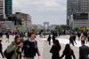 Franskmænd har ringe tiltro til fremtiden, og nutiden volder dem økonomiske problemer. Foto: Christophe Ena/AP