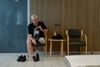 Hos sin bandagist får Leif Søgaard justeret en ny overdel på sin protese. Foto: Rikke Kjær Poulsen