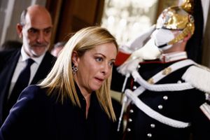 Italien får en kvindelig premierminister i form af lederen af Italiens Brødre. Ny regering tages i ed lørdag.