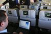 I dag tilbyder en lang række flyselskaber wi-fi på rejsen. Foto: Mark Lennihan/AP
