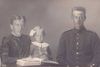 Jens Heise hjemme på orlov. På hans pande kan man se, at han har båret hjelm. Han forfattede på et tidspunkt et falsk brev til sin hustru, hvor der stod, at han var kommet til Danmark og havde fået ophold hos en enkekone i Kolding. Selv om Kathinka Heise gik til kommuneforstanderen med brevet, kom der ifølge Kathrine Johannsen stadig spioner fra gendarmerne og spurgte, hvordan hun klarede sig. Privatfoto