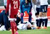 Han skulle lige sunde sig efter at have hamret skinnebenet ind i stolpen og forhindret en Lyngby-udligning. Casper Højer Nielsen kom på banen igen, da AGF slog Lyngby 1-0. Foto: Henning Bagger/Ritzau Scanpix