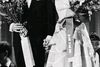Jørgen Ingmann drømte om at spille violin. Men det som guitarist, at han blev berømt og anerkendt. Han ville være fyldt 90 år i april. Her ses han sammen med Grethe, efter at de har vundet det danske Melodi Grand Prix i 1963.