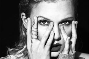Taylor Swift har det helt store produktionsapparat bag sig, og hun vender ryggen til sin tidligere søde sangskrivercharme. Pressefoto