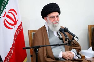 For første gang i otte år vil Irans åndelige leder, ayatollah Ali Khamenei, lede fredagsbønnen i Teheran.