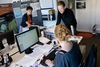 11,2 pct. af borgerne i Aarhus Kommune har oplevet at blive mobbet på arbejdspladsen, og det tal er for stort, lyder det enstemmigt fra fagfolk og eksperter på området. Men det er desværre ikke et usædvanligt tal. Det er det samme, hvis man kigger over hele landet, og det har ligget stabilt i de seneste år.