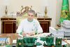 Turkmenistans præsident Gurbanguly Berdymukhammedov har ikke udtalt sig om coronavirus i landet. Men i en pressemeddelelse fra søndag blev det annonceret, at han havde været ude at ride en tur og var begyndt at skrive en bog om det turkmenske folks historie og fremtid. Dette billede ledsagede meddelelsen. Foto: Turkmenistan