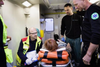 Mads Koch Hansen (siddende t.v.), formand for Lægeforeningen, mener ikke, at det er en løsning, hvis man isoleret set indfører en ny speciallægeuddannelse. Her er han lægevagt i Horsens. Foto: Gregers Tycho