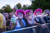 De genanvendelige krus på Smukfest har en lettere grønlig eller blålig nuance. Krusene er en stor succes, og gæsterne har købt ind på idéen fra start, fortæller festivalens bæredygtighedskoordinator. Foto: Smukfest