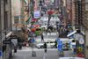 Drottninggatan i Stockholm hvor lastbilen pløjede ind i en menneskemængde og dræbte mindst tre personer. Politiet fik meldingen om angrebet kl. 14.53, hvorefter der fulgte nogle kaotiske timer. Foto: Fredrik Sandberg/TT