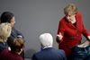 Reaktionen på de sociale medier kom straks, og Merkels regering blev beskyldt for at føre en kynisk flygtningepolitik.