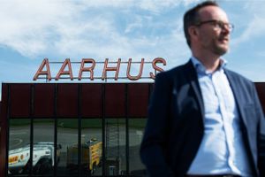 Forundersøgelser af en mulig Kattegat-forbindelse ændrer ikke Aarhus Lufthavns vækstambitioner, fastslår direktør Peer H. Kristensen.