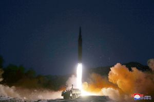 Ifølge statsmedie i Nordkorea var det et hypersonisk missil, som landets militær tirsdag testede. 