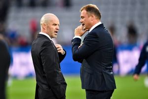 Det helt store spørgsmål, som nok optager størstedelen af alle AGF-tilhængere, må være, hvem der skal overtage cheftrænerstolen i klubben efter David Nielsen. Fodboldekspert Morten Bruun kalder ét navn oplagt.