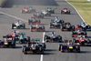 Sebastian Vettel (tv) er snublende nær den fjerde VM-titel i træk efter sin sejr i Japan.