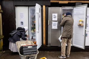 Fødevarestyrelsens krav til Skraldecaféen udfordrer koncept, hvor aarhusianere og supermarkeder donerer mad til udsatte og hjemløse.