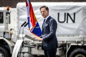 Regeringschef: Hollands "blå hjelme" var på umulig opgave, da de skulle forsvare muslimer i FN's "sikre zone".