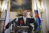 Der var ikke noget at komme efter, da ambassadør Alexander Yakovenko i sin residens i London tog imod spørgsmål fra britisk og international presse om giftsagen fra Salisbury. Foto: Yui Mok/AP