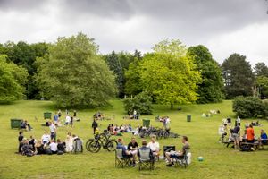 Livet i byen er lig med støj, men mange mener, at det går for vidt i denne tid. Det er en del af tidsånden, mener fremtidsforsker. 