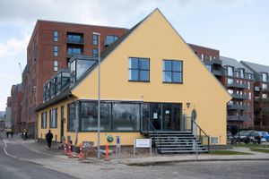 Repræsentantskabet i den skandaleramte og økonomisk pressede boligforening Østjysk Bolig går i et høringssvar skarpt i rette med Aarhus Kommunes plan om tvangsadministration frem til udgangen af 2026.