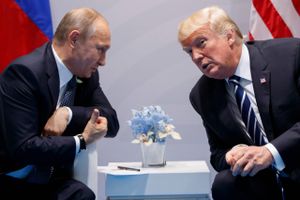 Putin og Trump taler i margenen af et G20-møde i Hamborg i juli. Foto: Evan Vucci/AP Photo