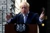 Brexit til oktober, mere politi, bedre sundhedsvæsen, bedre social service. Løfterne var mange, da Boris Johnson holdt sin første tale foran Downing Street. Og arbejdet begynder nu, lød det. Foto: Hannah McKay/Reuters