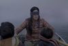 Susanne Biers film "Bird Box" har inspireret flere til at foretage sig farlige ting med bind for øjnene. Foto: Merrick Morton/Netflix via AP