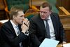 DF-formand Kristian Thulesen Dahl og statsminister Lars Løkke Rasmussen (V) står på hver deres side i valgkampen frem mod 3. december.