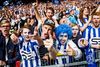 Glade Esbjerg-fans jubler over pokaltitlen i foråret. Men selv om klubben rider på en succesbølge sportsligt og økonomisk i øjeblikket, er der fokus på det enkle. Foto: Kasper Løftgaard/Polfoto