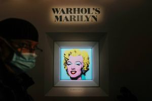 Et maleri af Marilyn Monroe kan blive det dyreste maleri fra det 20. århundrede, der sælges ved auktion.