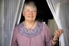 Den 68-årige Gertie Kryschanoffsky fra Bjerringbro har blokeret 34 numre på sin telefon, fordi hun konstant bliver ringet op af telefonsælgere fra tele- og energiselskaber. Foto: Mads Frost