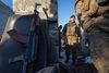 Ukrainsk soldat i kampposition nær Horlivka i Donetsk regionen i Ukraine. Rusland har op mod 100.000 soldater opmarcheret langs den ukrainsk-russiske grænse. Foto Andriy Dubchak/Ukraine.