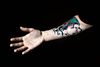 Tatoveringen af sigøjneren på Henrik Møllgaard højre arm symboliserer held, og det tilsmilede ham ved målet til 28-26 i kvartfinalen mod Ungarn.