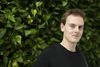 Rasmus Hyldgaard stoppede i februar med læse til civilingeniør, fordi det var for svært og teoretisk. I dag læser han en diplomingeniøruddannelse, hvor han arbejder mere praktisk. Foto: Benjamin Nørskov